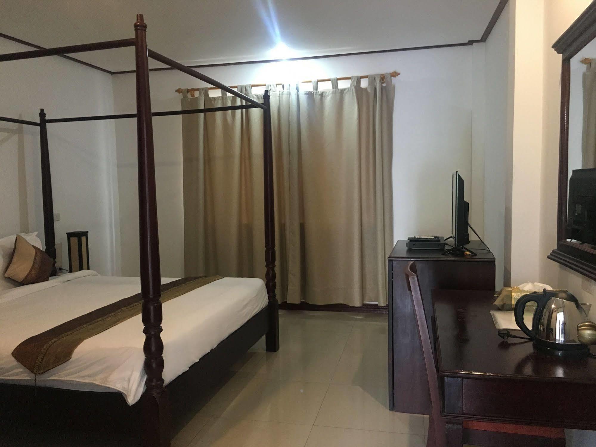 Av Hotel Вьентьян Экстерьер фото