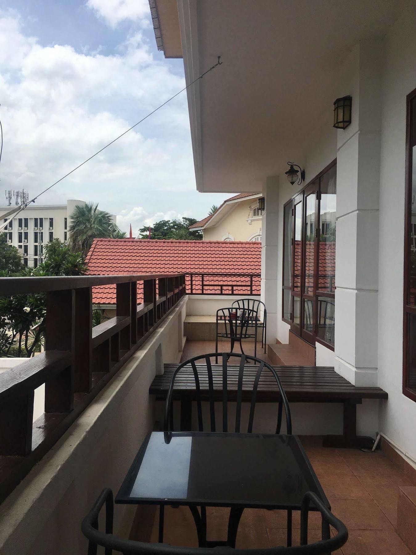 Av Hotel Вьентьян Экстерьер фото